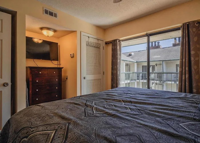 Oak Square - Unit 403