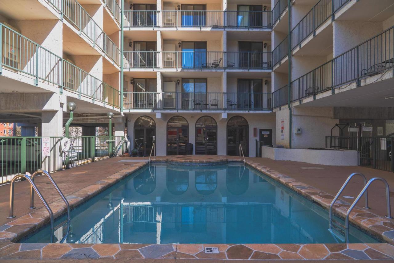Oak Square - Unit 403 *